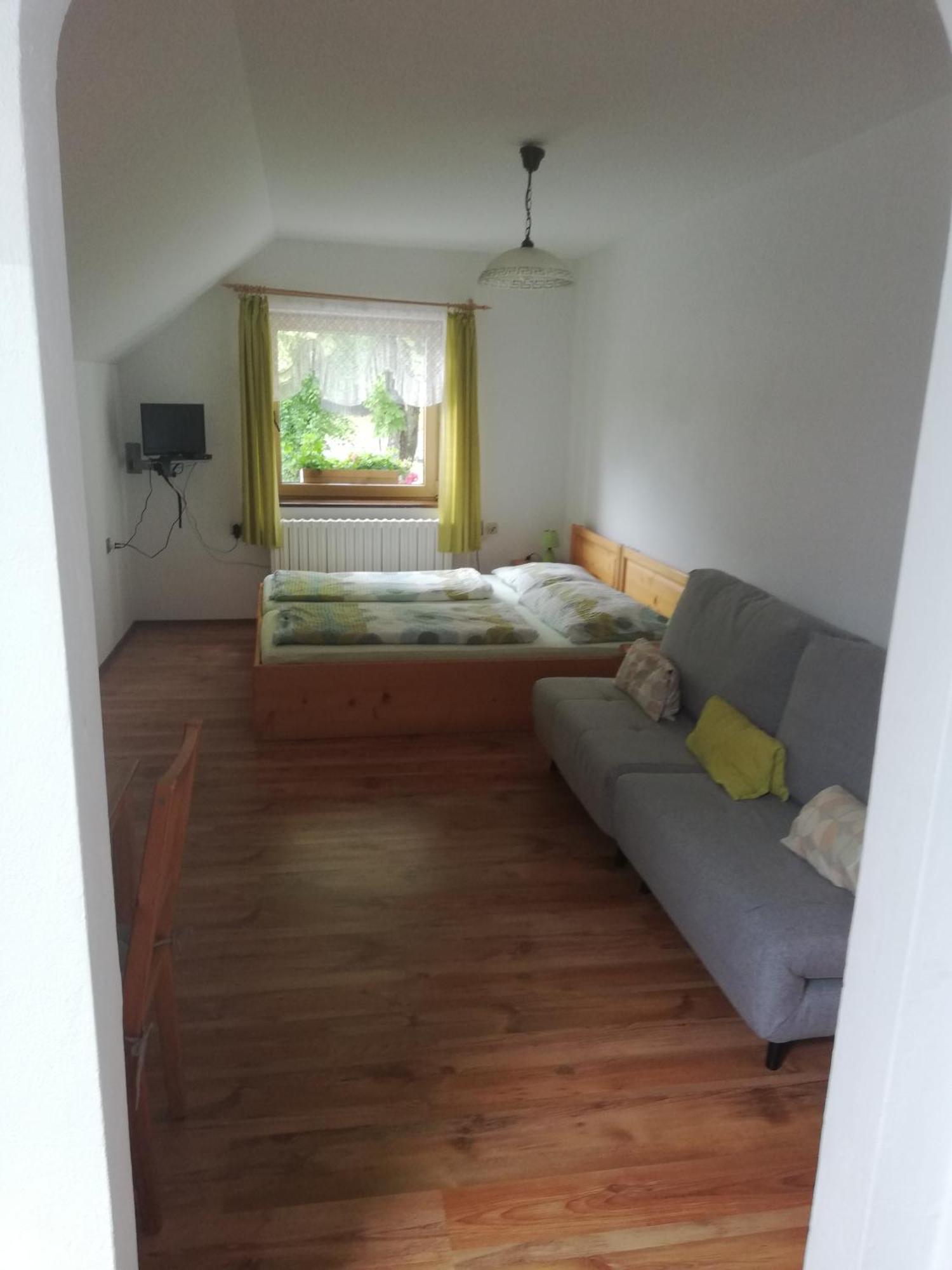 Apartmany Pod Kaplickou Stachy Exteriör bild